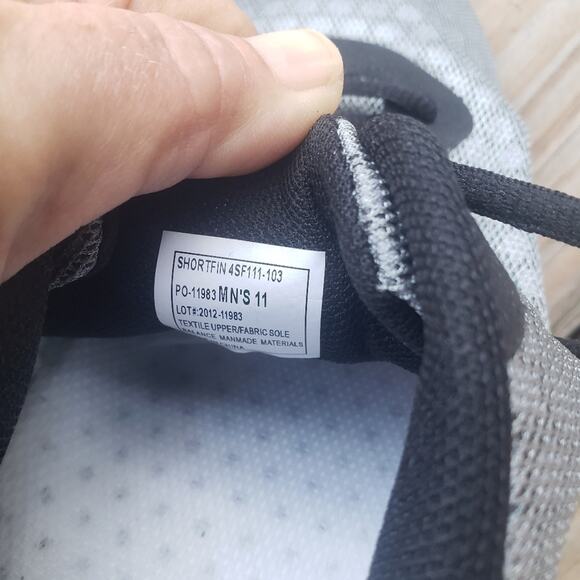 FroggToggs Grey Shortfin sneakers mens size 11 like new - Picture 4 of 8